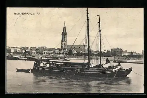 AK Emmerich a. Rh., Frachtschiff vor Ortspanorama