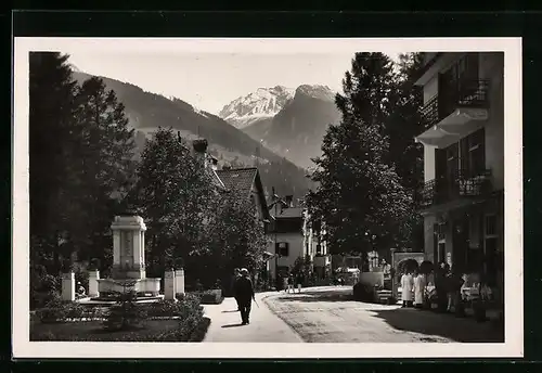 AK Badgastein, Strassenpartie am Kriegerdenkmal