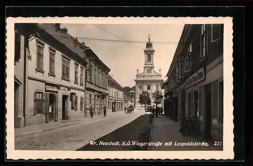 AK Wiener Neustadt, Wienerstrasse mit Leopoldskirche