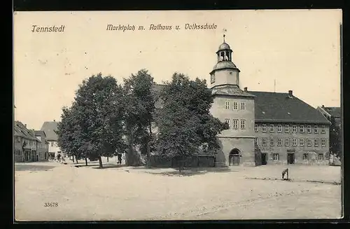 AK Tennstedt, Marktplatz mit Rathaus und Volksschule