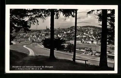 AK St. Georgen i. Schwarzwald, Waldblick auf den Ort