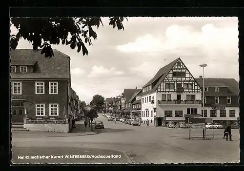 AK Winterberg /Hochsauerland, Strassenpartie mit Hotel Hessenhof