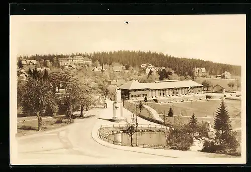AK Oberhof, Blick vom Ernst-Thälmann-Haus auf den Ort mit Strassenpartie