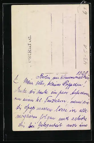 AK Tänzerin Ruth Hillen im Ballettkleid auf einem Stuhl