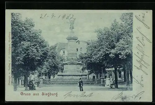 AK Siegburg, Mann vor Kriegerdenkmal