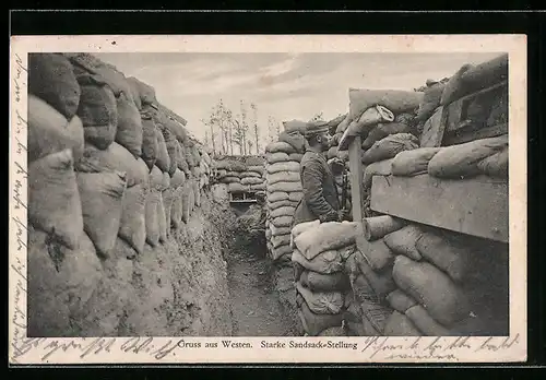 AK Junger Soldat im Schützengraben, Starke Sandsack-Stellung