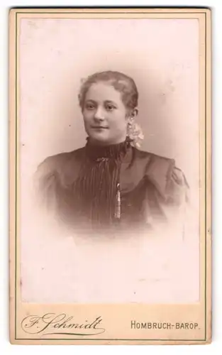 Fotografie F. Schmidt, Hombruch-Barop, Bahnhofstr. 46, Junge Dame mit zurückgebundenem Haar