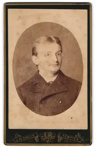 Fotografie J. M. Rauch, Kempten, Bürgerlicher Herr mit Brille