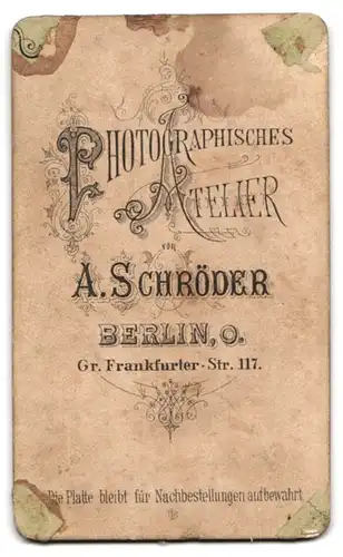 Fotografie A. Schröder, Berlin, Grosse Frankfurter-Str. 117, Elegant gekleideter Herr mit Vollbart