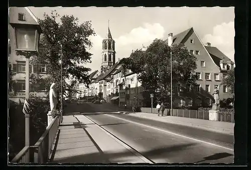 AK Rottweil am Neckar, Strassenpartie mit Blick zur Kirche