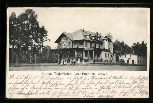 AK Zittau, Gasthof Kurhaus Waldfrieden F. Türcher mit Nebengebäude, Damengruppe mit Kindern