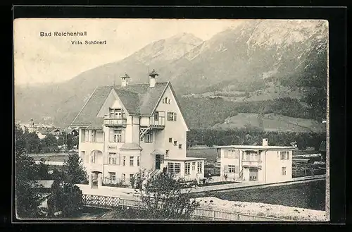 AK Bad Reichenhall, Hotel Villa Schönert gegen Gebirgszug