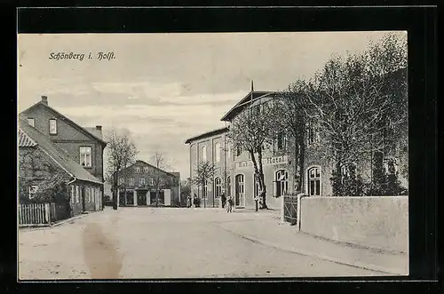 AK Schönberg i. Holst., Strassenpartie mit Bahnhof-Hotel