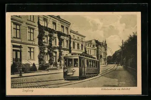 AK Siegburg, Wilhelmstrasse am Bahnhof mit Strassenbahn