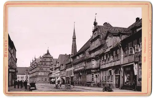 Fotografie Römmler & Jonas, Dresden, Ansicht Hameln, Partie in der Osterstrasse mit Handlung J. P. Lickerl, 1899