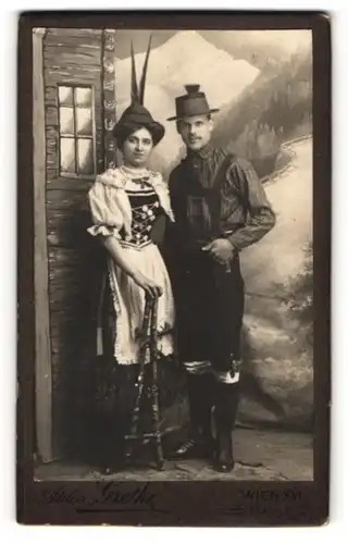 Fotografie Ateleir grethe, Wien, Portrait junges Paar in Tracht mit Dirndl und Lederhose