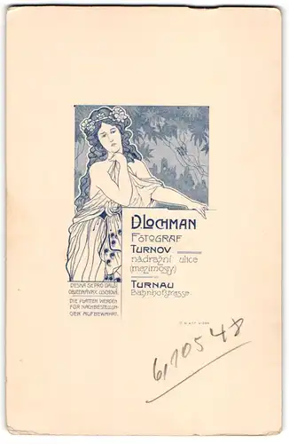 Fotografie D. Lochman, Turnov, Frau mit Jugendstilfrisur bedeckt ihre Blösse