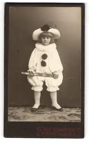 Fotografie Rudolf Schrötter, Mühldorf / Inn, kleines Mädchen als Clown im Kostüm zum Fasching