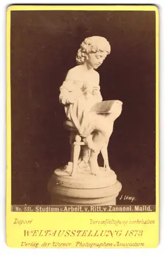 Fotografie J. Löwy, Wien, Weltausstellung 1873, Statue Studium und Arbeit v. Ritt v. Zannoni