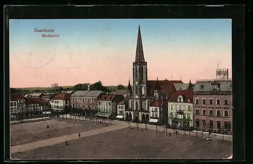AK Saarlouis, Marktplatz mit Geschäft und Kirche