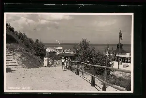 AK Ückeritz, Partie am Strand, -Flagge