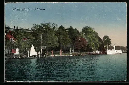 AK Woltersdorfer Schleuse, Uferpromenade mit Dampfer
