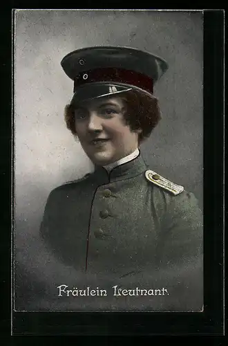 AK Fräulein Leutnant, Portrait