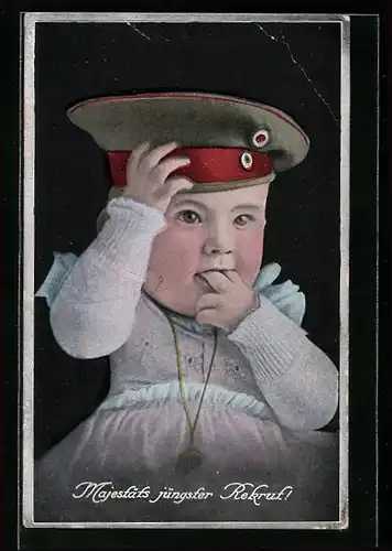 AK Majestäts jüngster Rekrut!, Kleinkind mit Schirmmütze, Kinder Kriegspropaganda