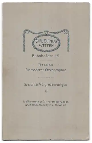 Fotografie Carl Karmann, Witten, Bahnhofstrasse 45, Elegantes junges Paar in Kleid und Dreiteiler mit gemusterter Weste