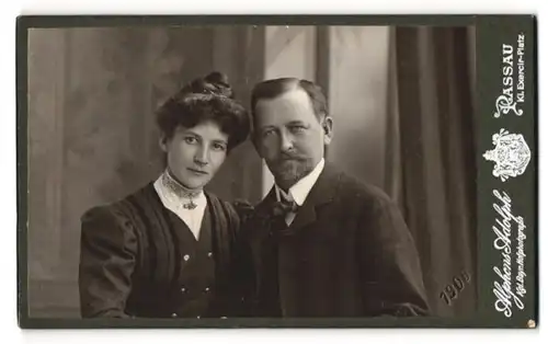Fotografie Alphons Adolph, Passau, Frau Leni Amrele nebst ihrem Mann im Atelier