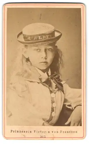 Fotografie unbekannter Fotograf und Ort, Prinzessin Victoria von Preussen als junged Mädchen, Tochter Friedrich III.