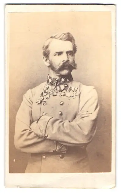 Fotografie unbekannter Fotograf und Ort, Portrait Herzog Wilhelm von Württemberg in K.u.K. Uniform mit Ordenspange 0
