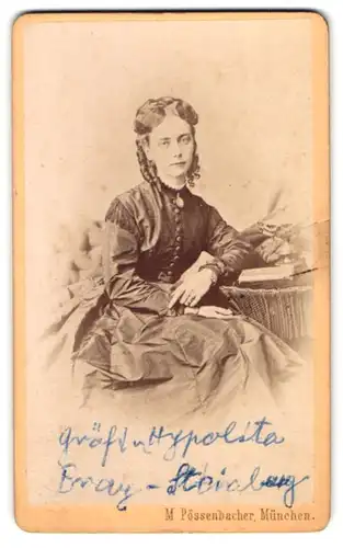 Fotografie M. Pössenbacher, München, Portrait Gräfin Hippolyta Sophia Marie von Bray-Steinberg