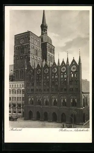 AK Stralsund, Blick auf Rathaus mit Nikolaikirche