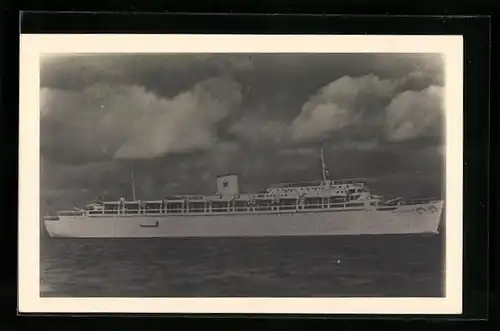 AK Passagierschiff Wilhelm Gustloff unter bewölktem Himmel