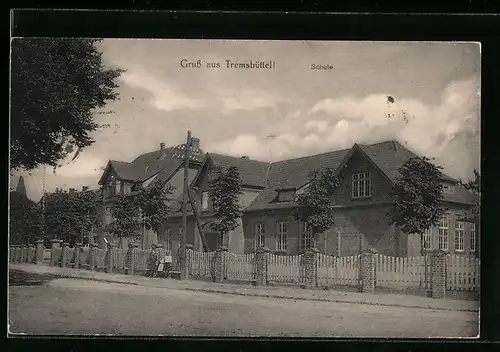 AK Tremsbüttel, Strassenpartie mit Schule