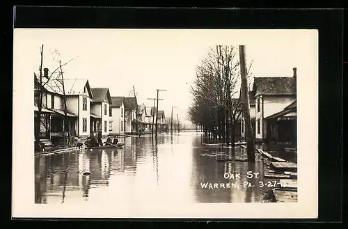 AK Warren, PA, Oak St., Strassenpartie bei Hochwasser