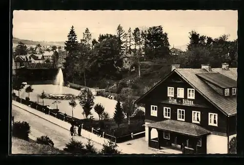 AK Schmiedefeld / Rennsteig, Georg-Schumann-Platz mit Brunnen