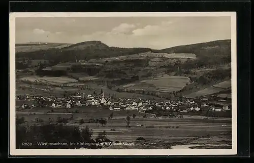 AK Wüstensachsen / Rhön, Gesamtansicht, im Hintergrund die Wasserkuppe