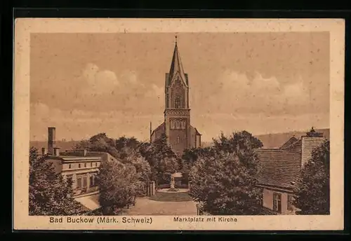 AK Bad Buckow i. Märk. Schweiz, Blick auf die Kirche am Marktplatz