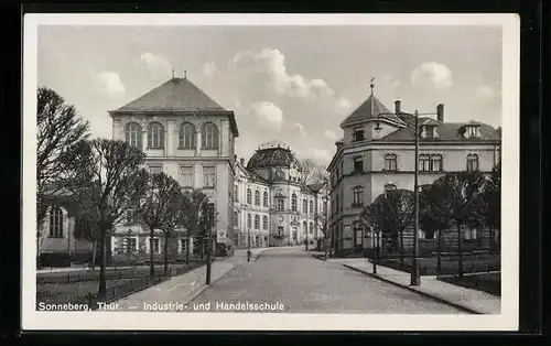 AK Sonneberg in Thüringen, auf der Strasse an der Industrie- und Handelsschule