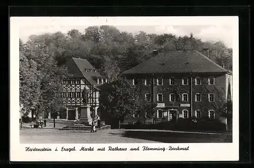 AK Hartenstein i. Erzgeb., Markt mit Rathaus und Flemming-Denkmal