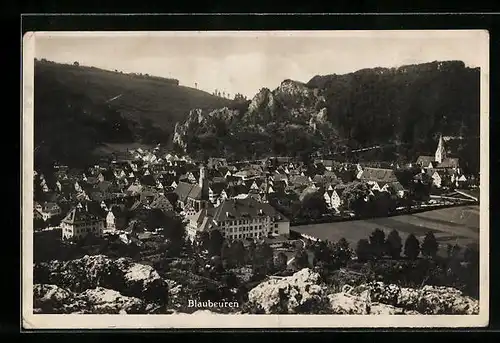 AK Blaubeuren, Generalansicht der Stadt, Blick zur Kirche am Stadtrand