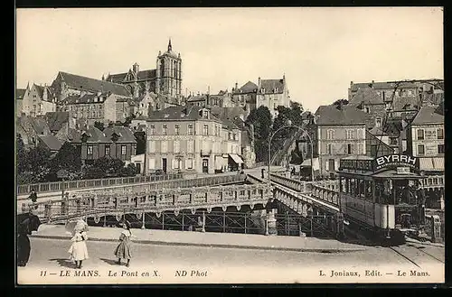 AK Le Mans, Le Pont en X, La Cathedrale, eine Strassenbahn auf der Brücke