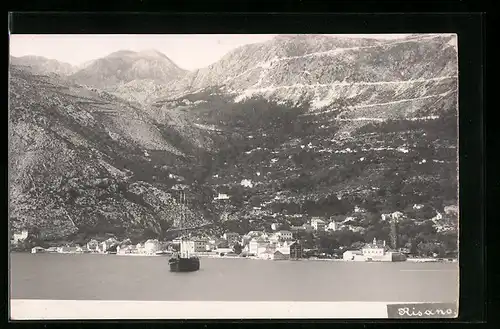 AK Risano, Blick vom Meer zum Ort