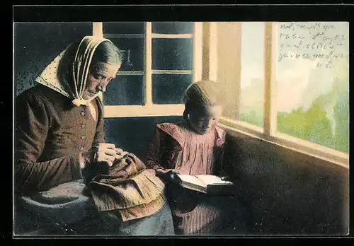 AK Oma bei der Heimarbeit, Enkelin liest Buch