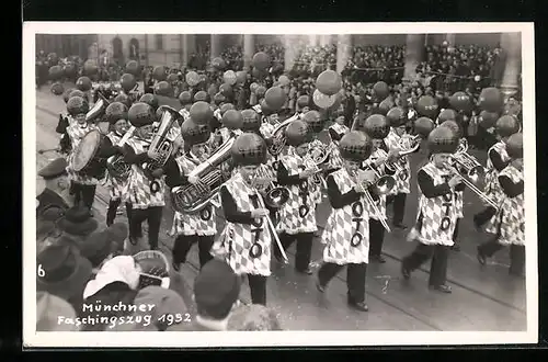 AK München, Faschingszug 1952-Musikantengruppe