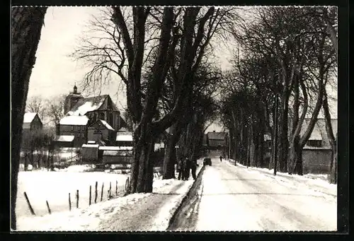 AK Schönberg /Meckl., Teilansicht mit Blick zur Kirche im Winter