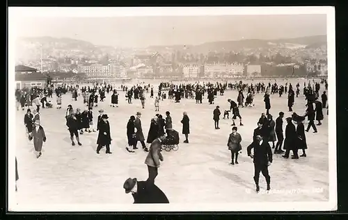 AK Zürich, Seegefrörne 1929, Flanieren auf dem Eis