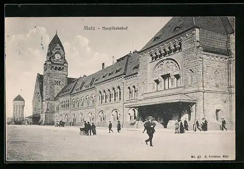 AK Metz, Reisende vor dem Hauptbahnhof
